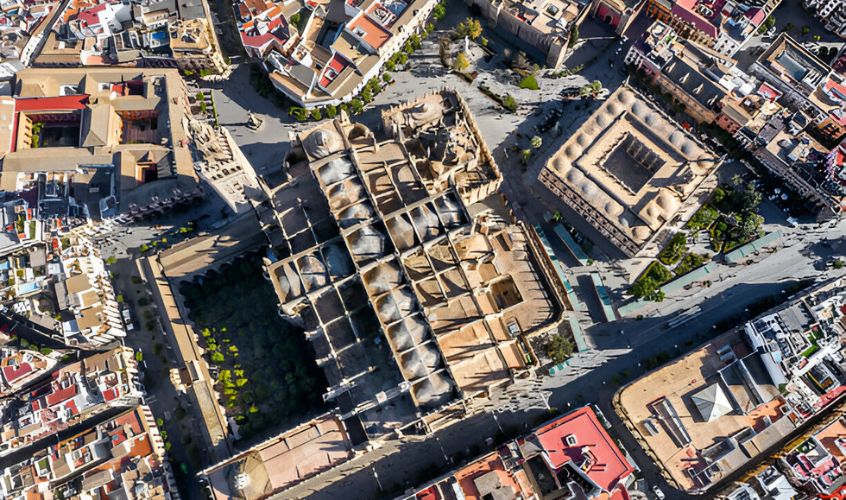 Imagen que muestra una ciudad desde un plano aéreo donde se utilizan instalaciones hidráulicas pluviales